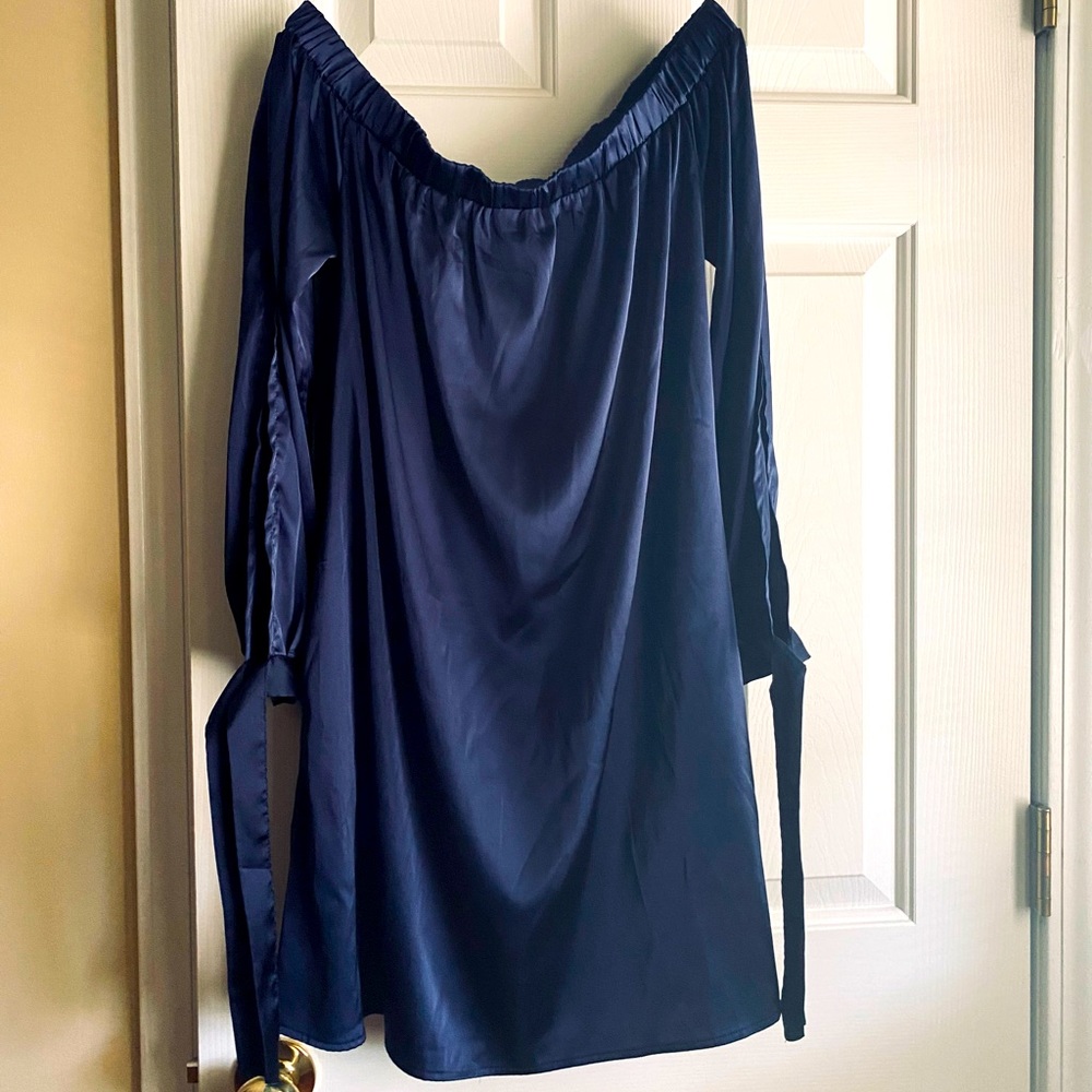 Essue deep blue dress